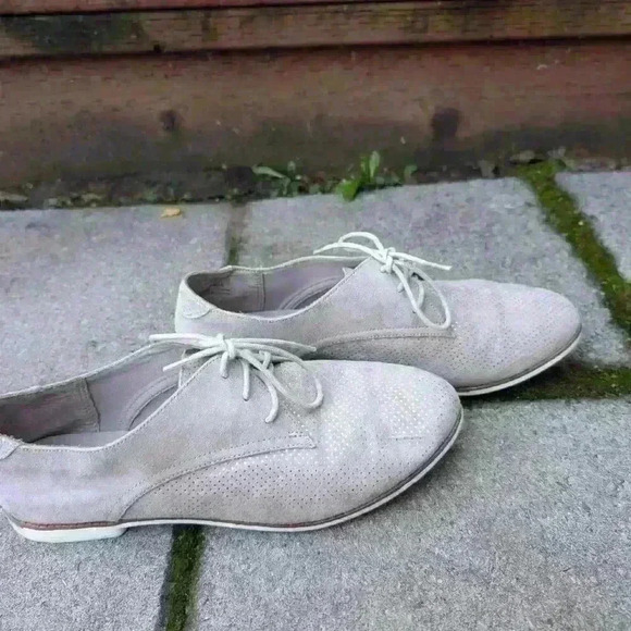 Kelly and Katie tan and silver glitter loafers size 8 - Picture 2 of 6